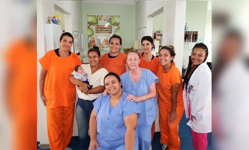 Bebê nasce com 29 semanas e mãe comemora alta após dois meses