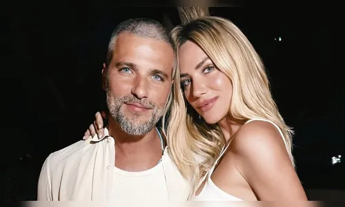 Bruno Gagliasso posa nu com Gio Ewbank e celebra 14 anos de união