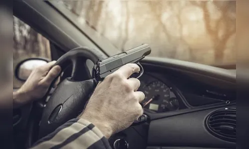 Dupla de criminosos rende vítima e rouba carro em Jandaia do Sul