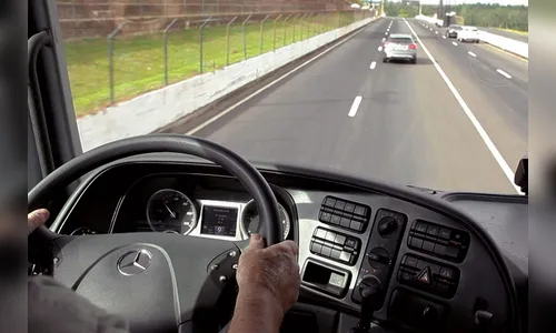 Trio falha ao tentar roubar caminhão com carga de quase R$ 1 milhão