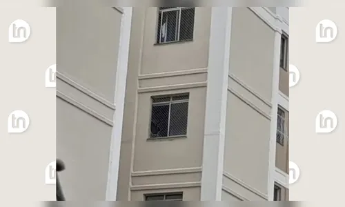 Menina de 5 anos cai do quinto andar de prédio e padrasto é preso