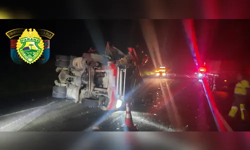 Colisão entre caminhões deixa motorista ferido na PR-444 em Mandaguari