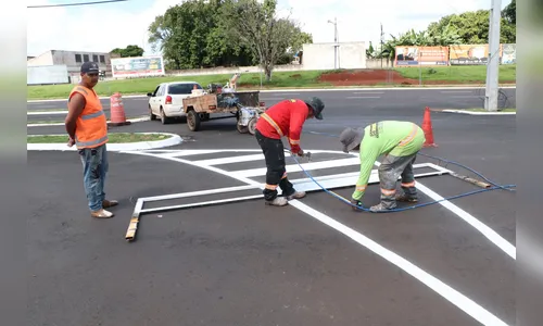 Nova duplicação da Rua Rouxinol recebe sinalização viária