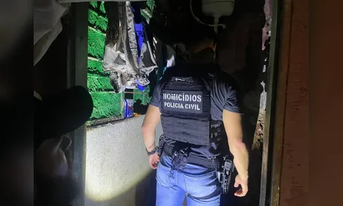 Homem é suspeito de matar três e beber o sangue das vítimas em Goiás