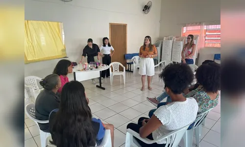 CRAS Del Condor finaliza mês da mulher com roda de conversa