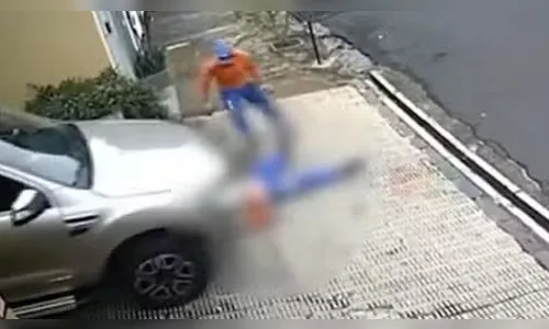 Gari é atropelado por caminhonete ao deitar em calçada para descansar