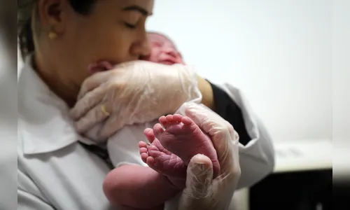 Dados do IBGE apontam nascimentos em queda e casamentos em alta no PR