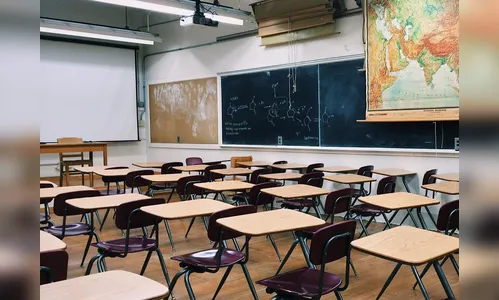 Professora é afastada após colar fita adesiva na boca de alunos no PR