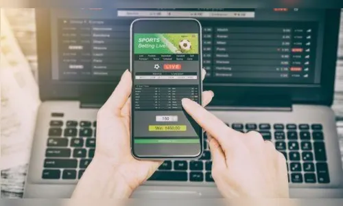 Mulher aposta em jogo online e apanha do marido após perder dinheiro