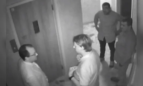 Bolsonaro dormiu 2 noites em embaixada após ter passaporte apreendido