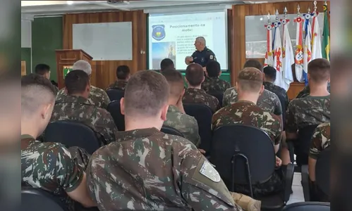 Recrutas do 30º BIMec recebem instrução da Guarda Civil de Apucarana