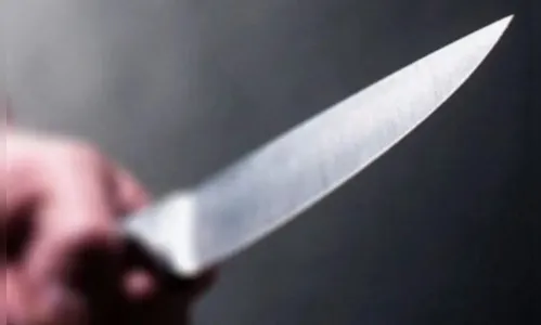 Marido golpeia mulher com facada no pescoço em Arapongas