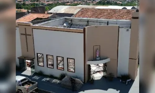 Igreja fica destelhada após temporal com ventos de 87 km/h no Paraná