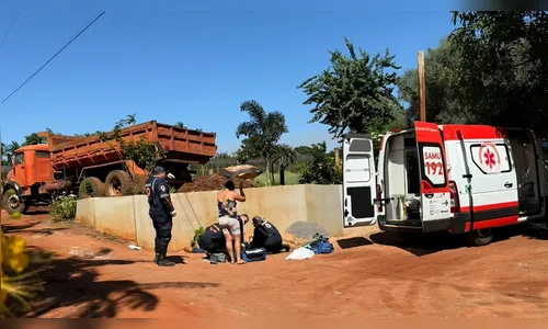 Caçamba de caminhão encosta em fios e trabalhador morre eletrocutado