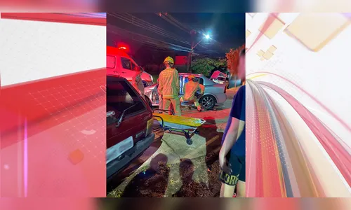 Motorista provoca acidente e foge de dentro da ambulância ao ver PM