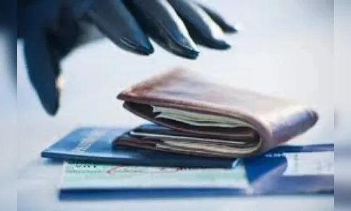 Homem furta R$ 3 mil e documentos pessoais de moradora de Ivaiporã