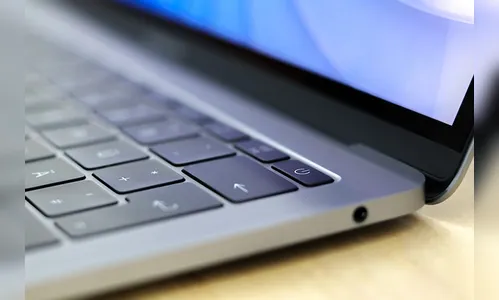 Ladrão invade e furta notebook de barbearia em Apucarana