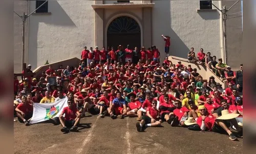 Jovens fazem peregrinação de 80 quilômetros no norte do Paraná