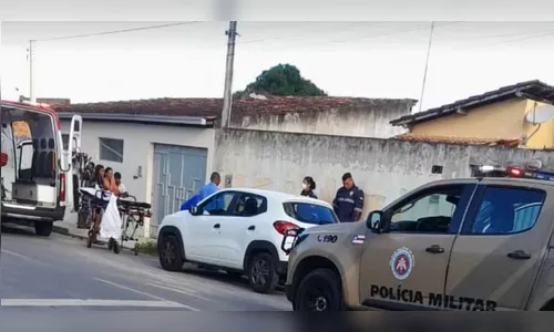 Menina de 4 anos morre após ser esquecida dentro de carro pelo pai