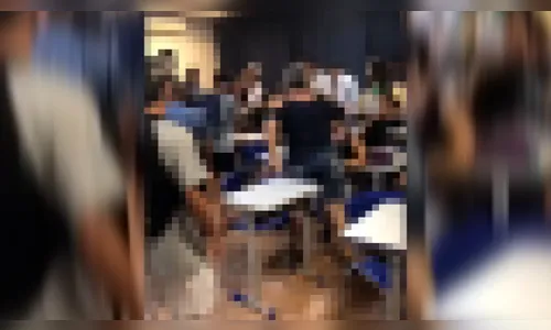 Adolescente esfaqueia colegas em sala de aula durante briga no Paraná