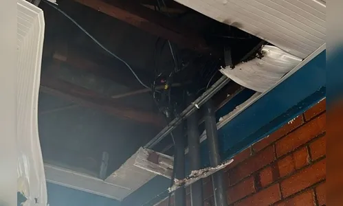 Bombeiros são mobilizados para combater incêndio em cozinha de escola