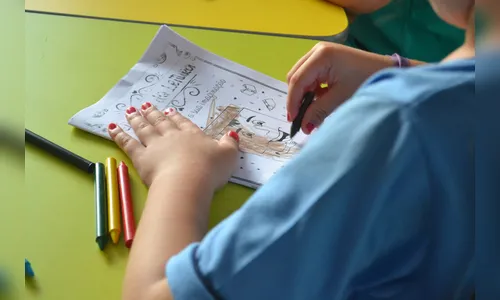 Livro criado por mulheres privadas de liberdade é usado em APAE no PR