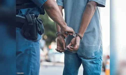 Policial militar à paisana prende homem no centro de Apucarana