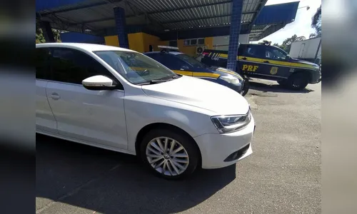 Menores viajam de carro escondidos dos pais e são parados pela PRF