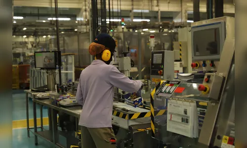 PR cria 33 mil postos de trabalho com carteira assinada em fevereiro