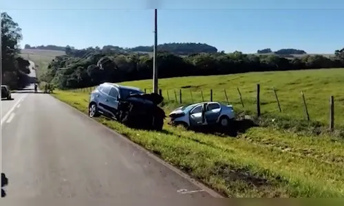 Mulher morre e bebê é ejetado de veículo em grave colisão na PR-281