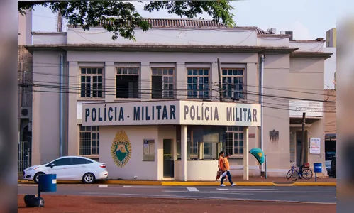 Homem é preso após subir em árvore para furtar fios em Apucarana