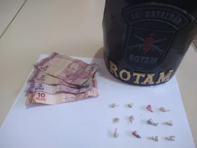 Pedras de crack foram apreendidas pela polícia