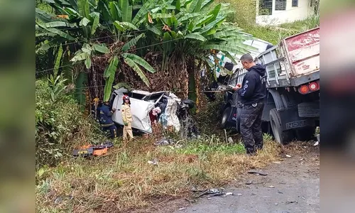 Motorista morre em colisão frontal com caminhão na BR-476