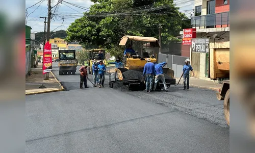 Prefeito de Apucarana vistoria recape asfáltico na Vila Nova