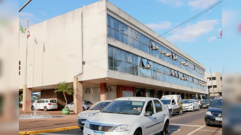 Imagem ilustrativa da notícia Uma máquina que chega dividida para as eleições municipais