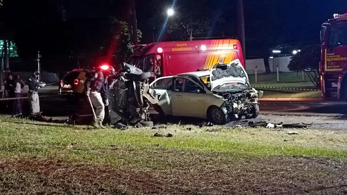 Acidente aconteceu na noite desta sexta-feira