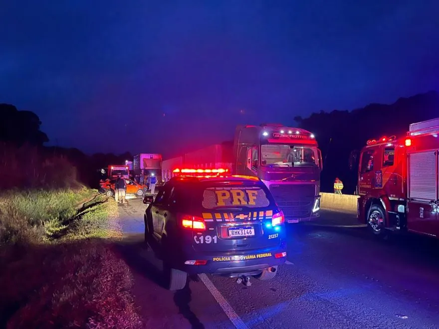 Acidente deixa dois mortos e quatro feridos na BR-277