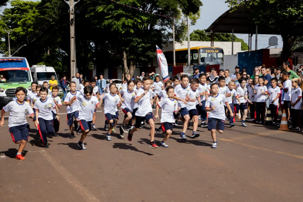 Ao todo, nove escolas participaram