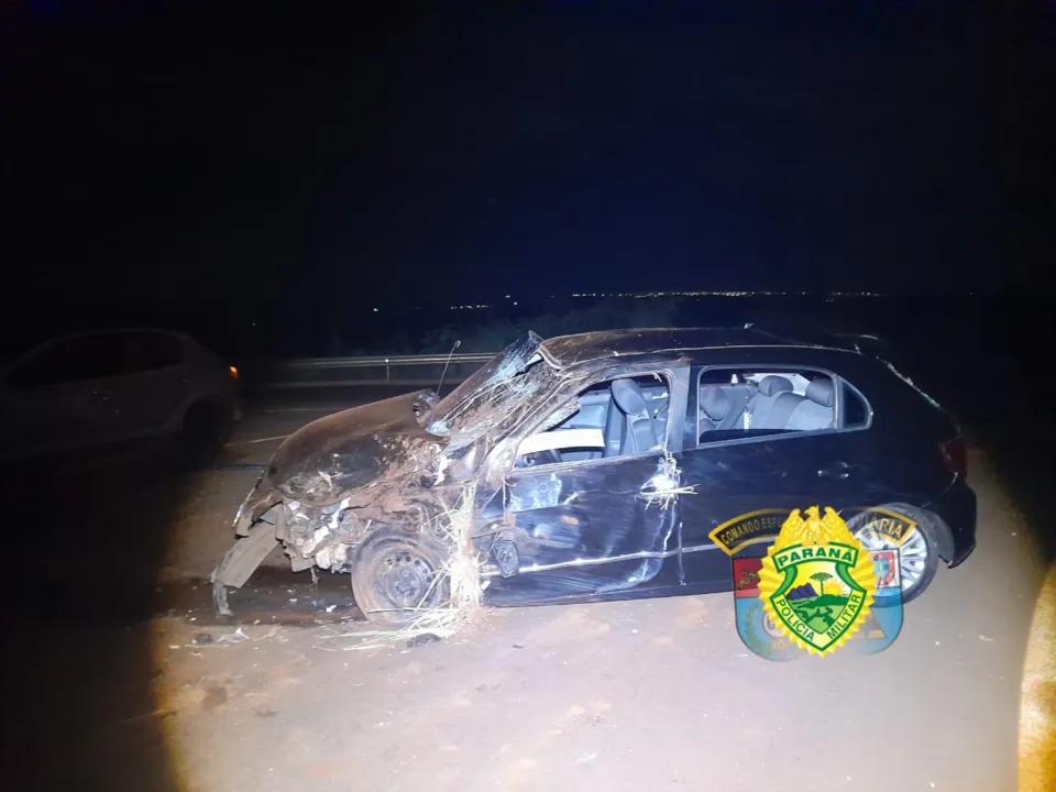 Carro que capotou possui placas de Cornélio Procópio