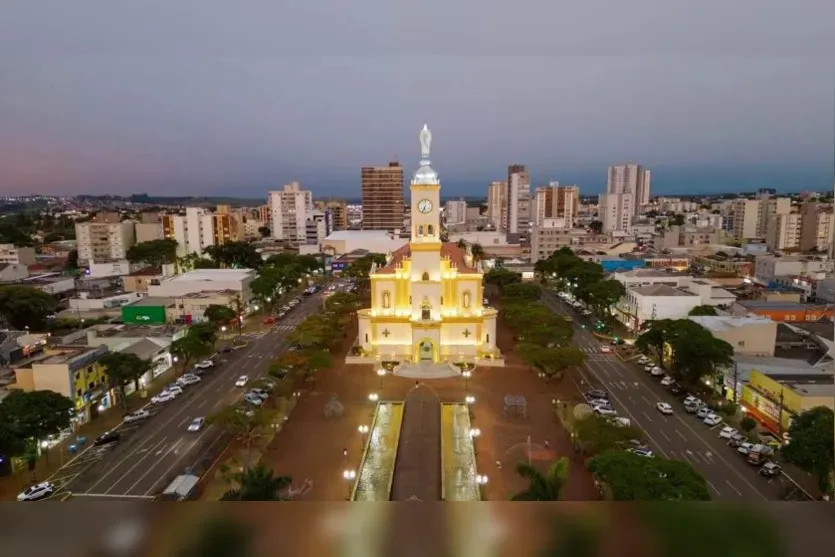 Catedral de Apucarana, na Praça Rui Barbosa