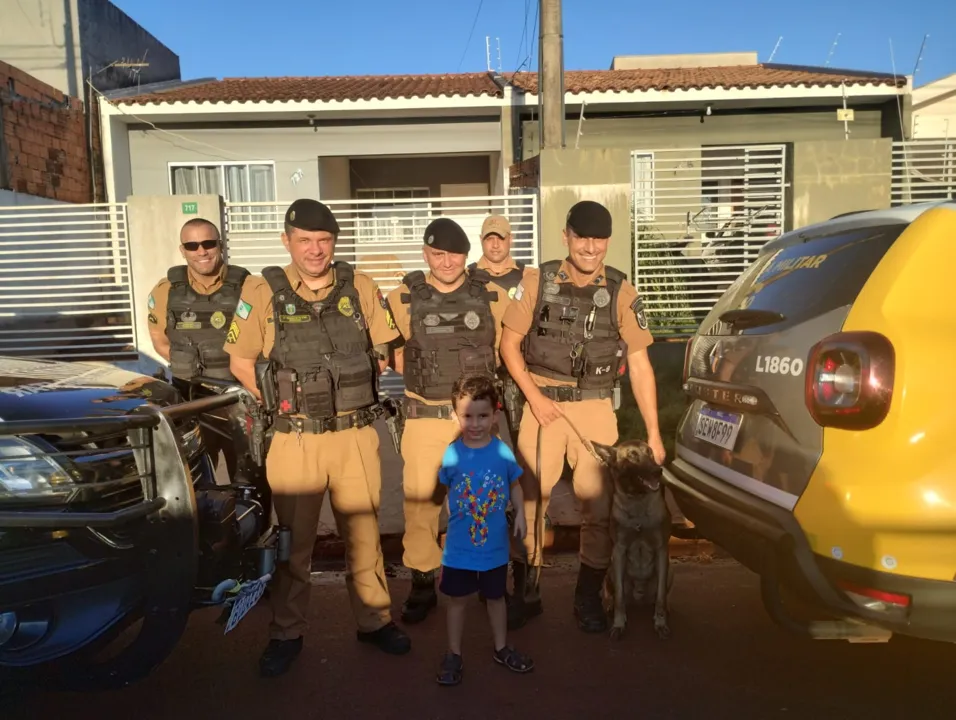 Criança com autismo recebe visita da Polícia Militar em Apucarana
