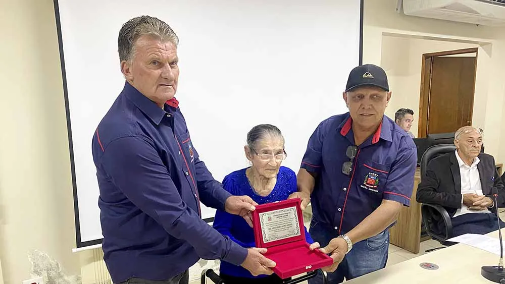 Dona Conceição recebe título de cidadã honorária de Jardim Alegre