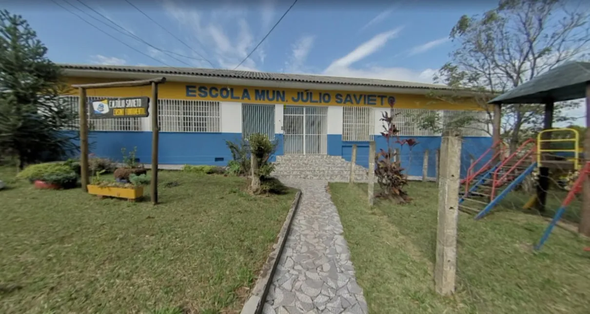 Escola fica localizada na área central da cidade