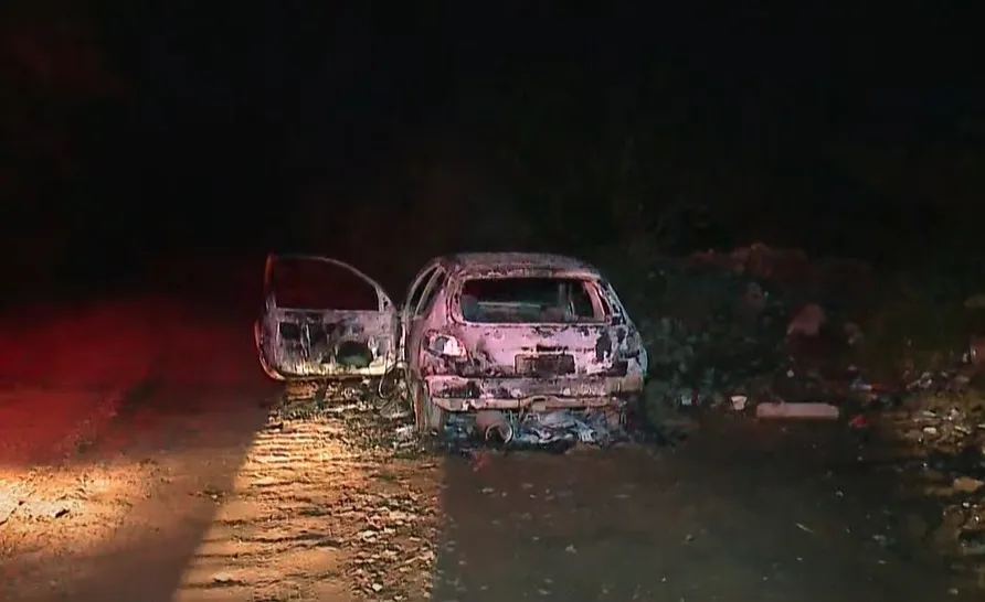 Familiares encontraram o corpo da vítima carbonizado