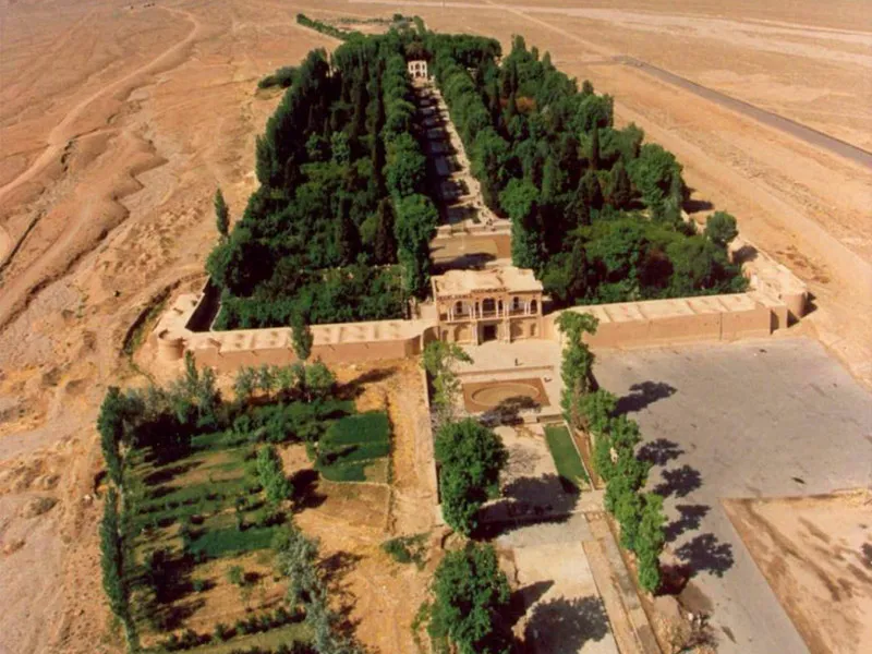 Jardim persa é achado em oásis no meio do deserto do Irã