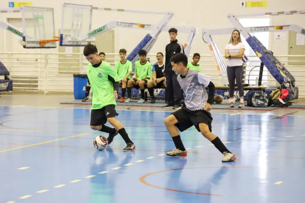 Jogos de futsal foram realizados nesta segunda-feira