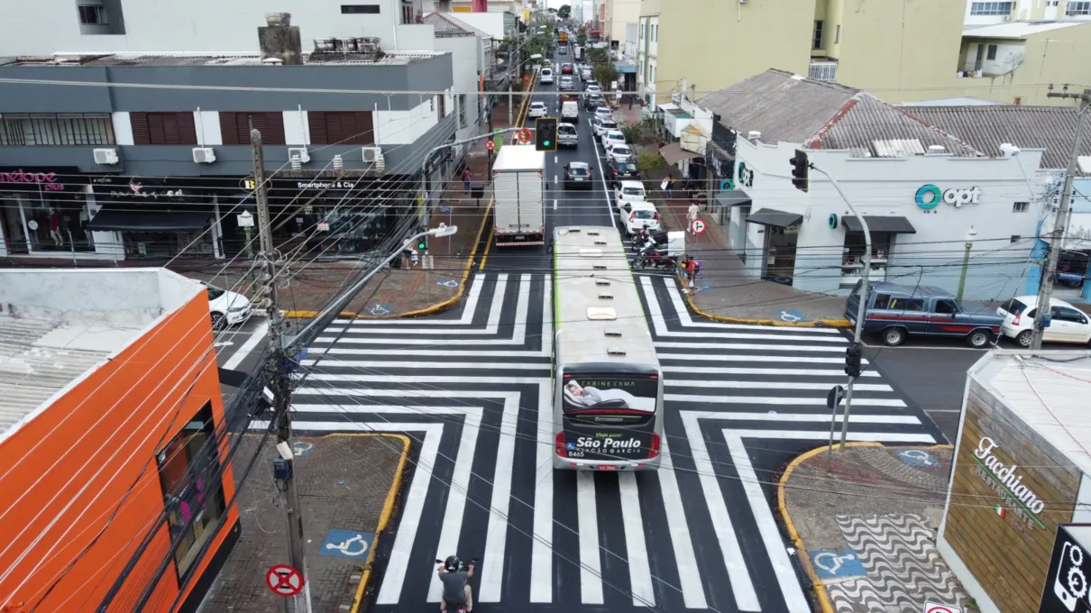 Nova faixa de trânsito gera polêmica em Apucarana