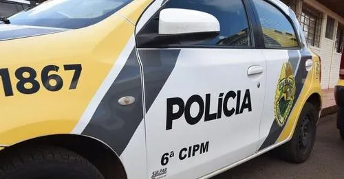 O carro havia sido estacionado em frente a uma casa desocupada