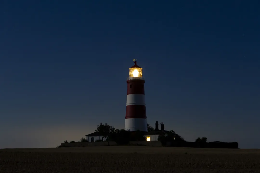 O conhecimento é um farol para uma sociedade mais justa; ouse saber