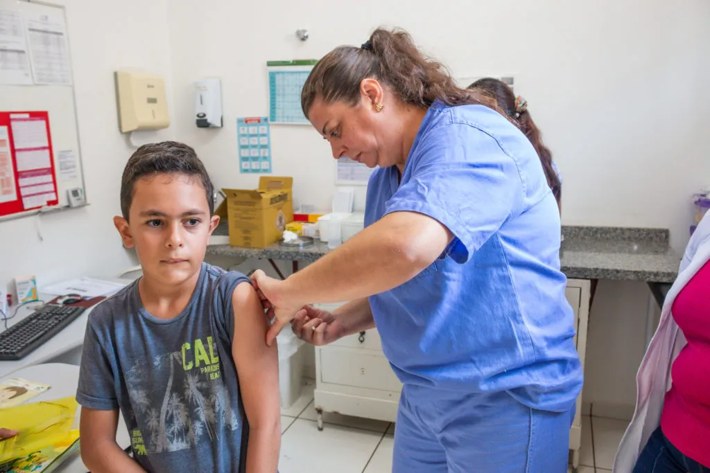 Vacinação foi iniciada no último sábado (6)